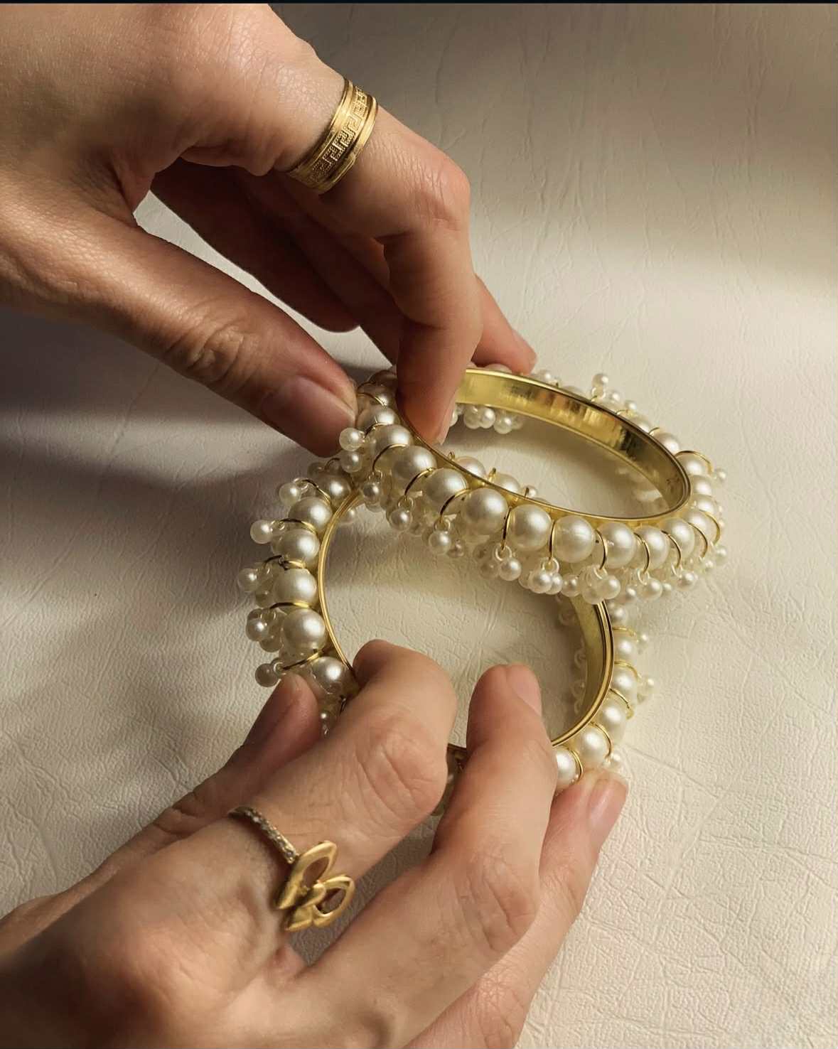 White/ White and gold Pearls Bangles (2Pcs Set)